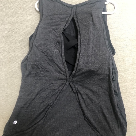 Lululemon Twist & Reach Tank - Picture 10 of 11